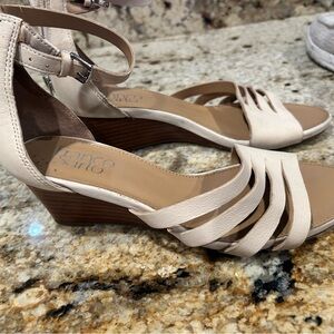 Franco Sarto Women's Tan Wedge Sandals